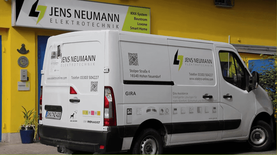 Jens Neumann Elektrotechnik, Stolper Straße 4, Hohen Neuendorf Firmenfahrzeug von Jens Neumann Elektrotechnik vor dem Büro in Hohen Neuendorf